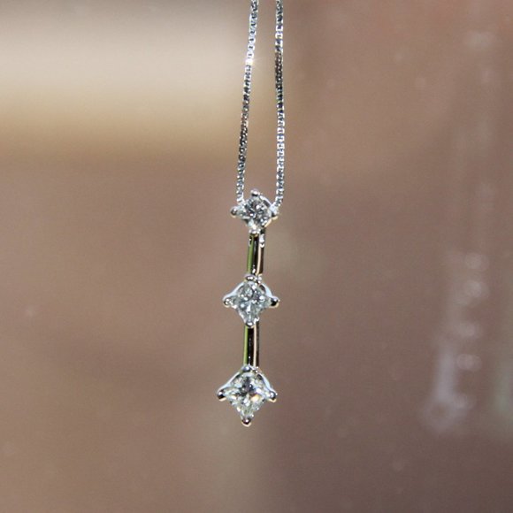 14 kt White Gold 3-Diamond Necklace - Picture 12 of 13